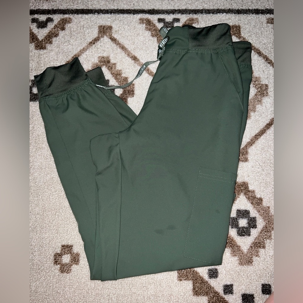 med couture jogger scrubs